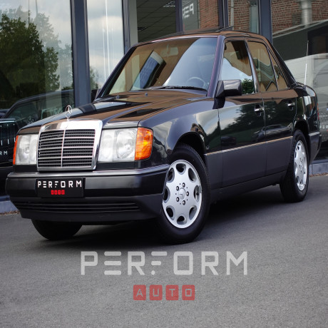 Mercedes 300D Classic Youngtimer Image